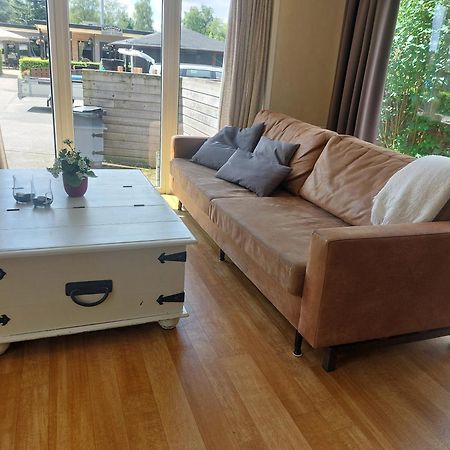 Ruim Familie Chalet Tot 4 Personen Op De Veluwe Bungalowpark De Kern Putten Εξωτερικό φωτογραφία