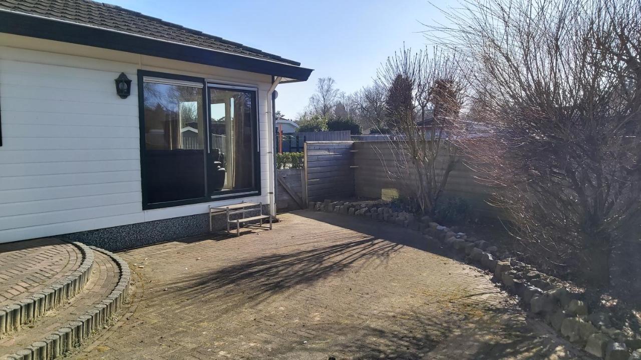 Ruim Familie Chalet Tot 4 Personen Op De Veluwe Bungalowpark De Kern Putten Εξωτερικό φωτογραφία