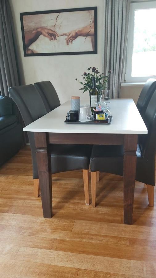 Ruim Familie Chalet Tot 4 Personen Op De Veluwe Bungalowpark De Kern Putten Εξωτερικό φωτογραφία