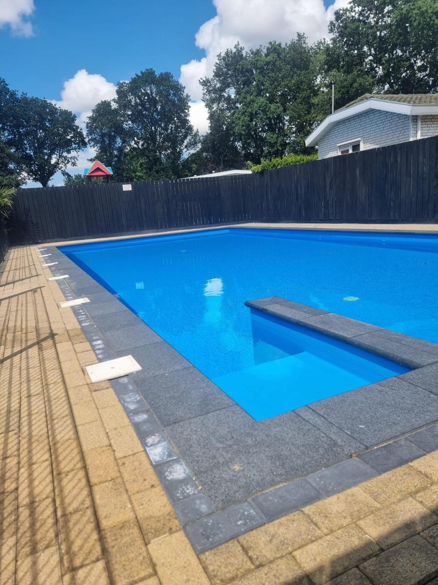 Ruim Familie Chalet Tot 4 Personen Op De Veluwe Bungalowpark De Kern Putten Εξωτερικό φωτογραφία